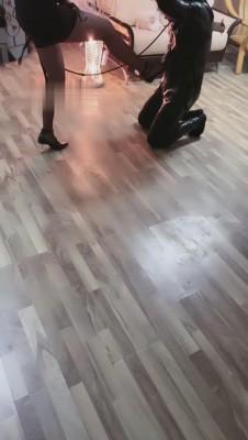 【月影儿】吊绑狗奴黑丝高跟狂踹/鞭打 bf10241