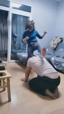 【重庆仙儿】超暴力小白鞋重度踢踹 bf10343