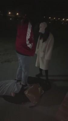 【樱木花椒】和闺蜜深夜户外溜家奴 bf10319