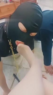 【羽诺】和女同事首次玩狗 bf10325