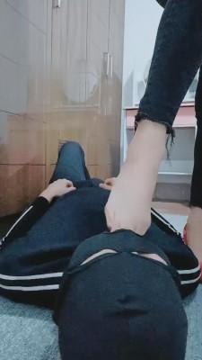 【bibi】酸臭丝袜脚是狗狗的最爱 bf10378