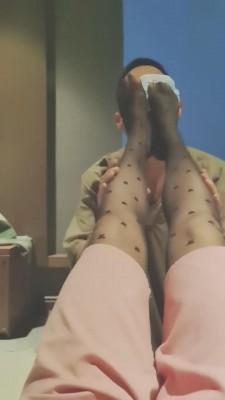 【巴莉女王】足疗房诱惑技师当狗 bf10389