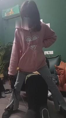 【重庆男神】两精神小妹暴打男神 bf10419