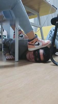 【文文文】3素人小姐姐脚下的卑微贱狗 bf10377