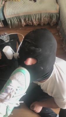 【训狗王】舔三学生素人的脏鞋底 bf10464