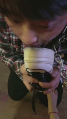 【圈内第一贱】KTV对着素人小姐姐犯贱 bf10472