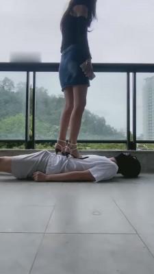 【路子宝宝】阳台户外调教高跟踩踏 bf10473