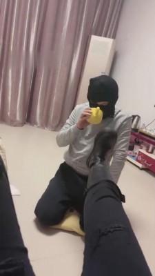 【初见】贱狗只配给主人舔鞋底 bf10528