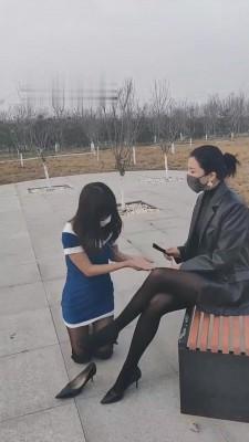 【北京冷大人】户外调女奴路人围观 bf10520
