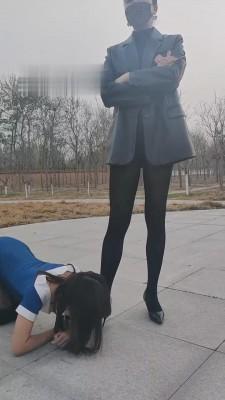 【北京冷大人】户外调女奴路人围观 bf10520