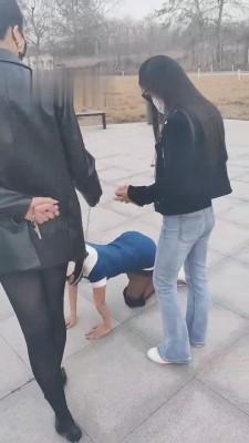 【北京冷大人】户外调女奴路人围观 bf10520