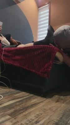 【微微S】继父居然喜欢舔脏鞋臭脚 bf10517