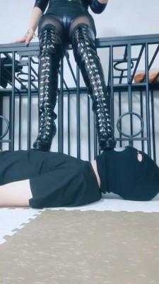 【睸娘】踢裆鞭策踩踏玩s你 bf10547