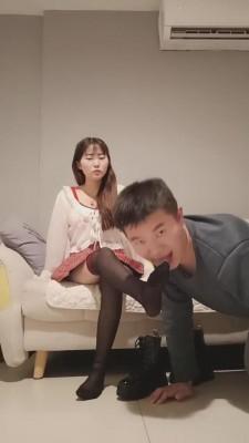 【重庆男神】开发素人-舔脚/耳光/踩踏羞辱虐待 bf10612