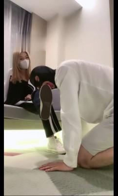 【希希子】剧情：办公室玩弄老师踢裆踩踏 圣水淋头 bf5115