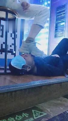 【00小主十言】KTV素人脏小白鞋踩踏碾压 bf5150