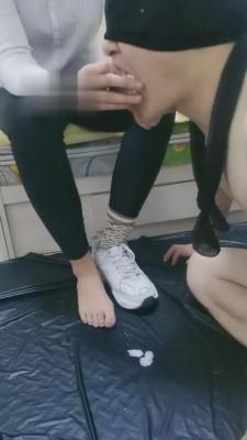 【君威】臭脚+痰盂强迫闻-全体重踩踏 bf5180