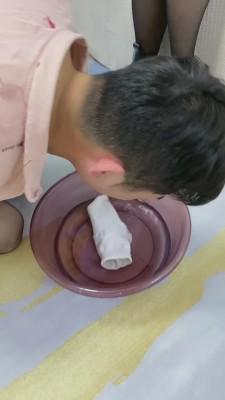 【二宝】前女友爆踩爆踹-强制喂食圣水+呕吐物【无水印高清版】 bf5253