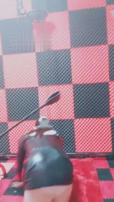 【夜小妈】极度羞辱小三母狗 bf5544