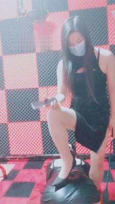 【夜小妈】极度羞辱小三母狗 bf5544