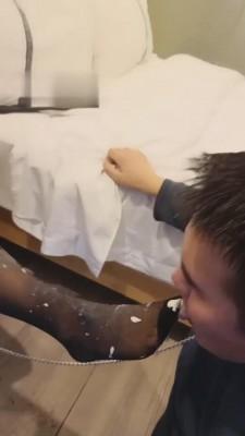 【开发素人】女仆变S-耳光鞭打踩踏踢裆【完整版】 bf5547