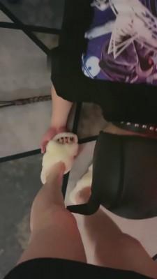 【成都女王瑶妈】黑丝碾压食物喂食圈养狗 bf5540