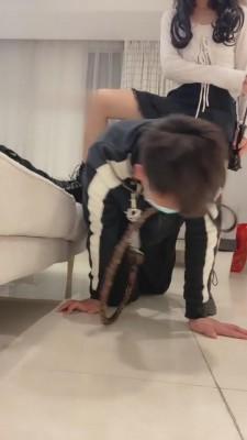 【雪莉】邻家女孩逛街后短靴原味棉袜羞辱 bf5518