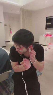 【玖玖呀】吊绑强制鞭打/踩踏喂食 bf12257