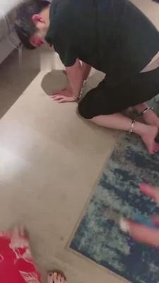 【玖玖呀】吊绑强制鞭打/踩踏喂食 bf12257