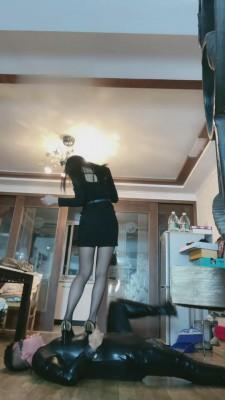 【月影儿】精神小妹强制提档/踩踏/鞭打 bf12241