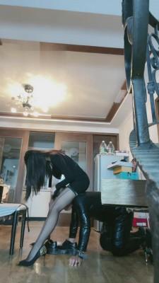 【月影儿】精神小妹强制提档/踩踏/鞭打 bf12241