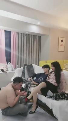 【萝莉糖糖】伺候情侣主的卑微绿帽奴 bf5512