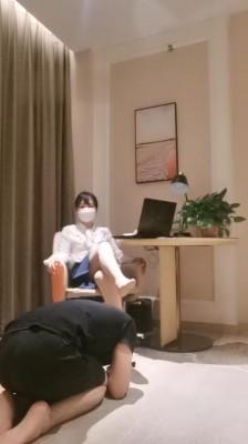 【妃妃】办公桌下的贱狗 bf12214