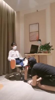 【妃妃】办公桌下的贱狗 bf12214