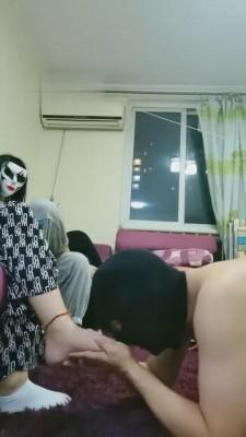 【雪碧sama】三素人小姐姐疯狂折磨迟到的狗 bf915