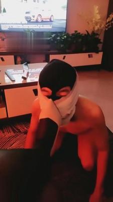 【熙妍S】酒吧精神小妹黑丝虐客户 bf886