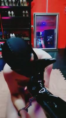 【SMqueenwuhan】性感女王刑房囚禁虐狗 bf909