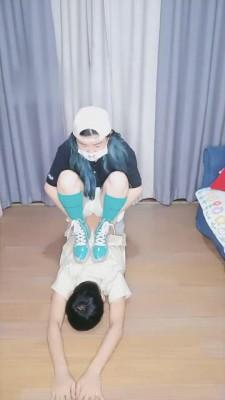 【妖精】踩踏/舔鞋/喝洗袜子水 bf869