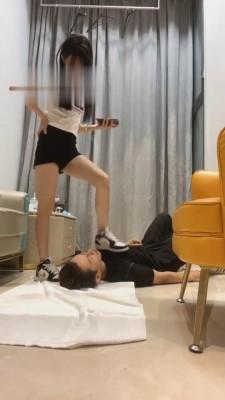 【阿月】超脏AJ鞋耳光/踩踏/深喉 bf920