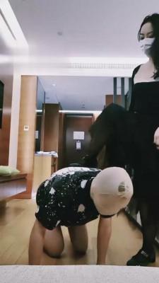 【一禾】御姐范黑丝高跟钻胯羞辱 bf1009