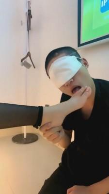 【丞丞】黑丝精神小妹羞辱私奴 bf1000