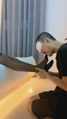 【丞丞】黑丝精神小妹羞辱私奴 bf1000