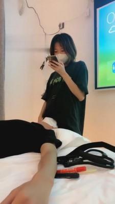 【丞丞】黑丝精神小妹羞辱私奴 bf1000