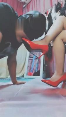 【西安欣】主人的脚下的食物和你的贱最配 bf1055