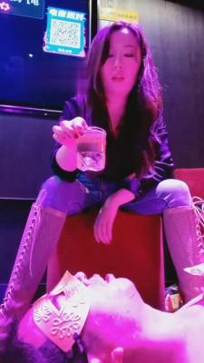 【小拽主人】群调-强制吃呕吐物 bf1031