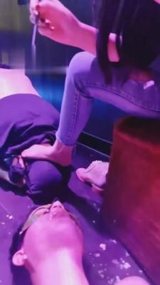 【小拽主人】群调-强制吃呕吐物 bf1031