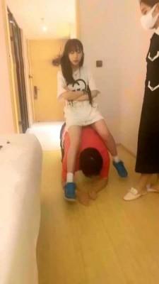 【西怡怡子】双主首调肥母狗残虐踹裆 bf1141