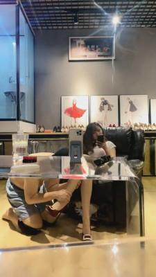 【宇婉莹】网红模特的脚下狗 bf1070