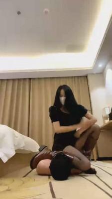 【弯弯小阿姨】模特长靴美腿超暴力踩踏 bf1135