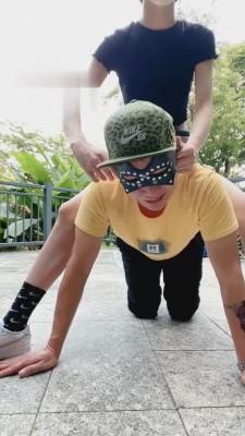 【暴力美学】御姐小白鞋棉袜户外揪耳光 bf1054